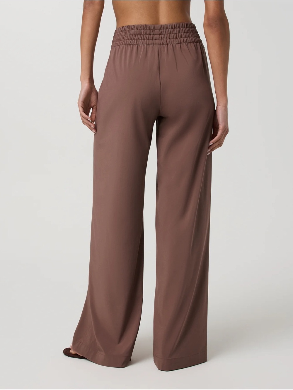 Vuori Villa Wide-Leg in Chocolate (short) - Picture 4 of 12